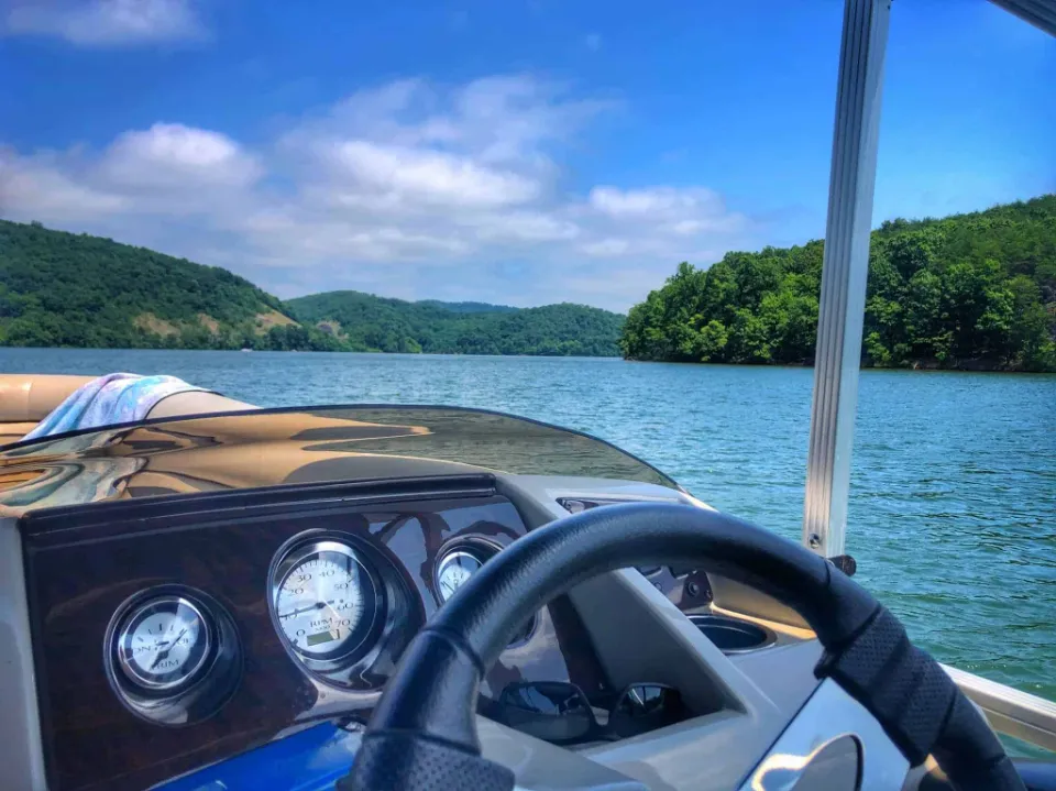 How to Drive a Pontoon Boat? Step-By-Step Tutorial